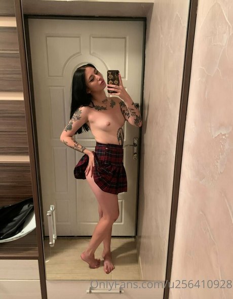 alina juicy b1tch hot model photo