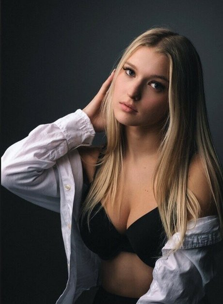 Emma Welyki exclusive pornstar galleries