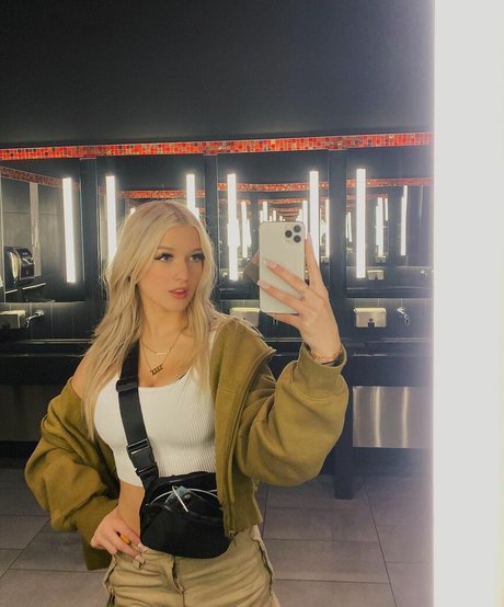 Emma Welyki model high quality pics