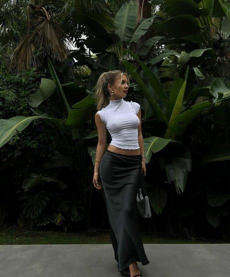 Anneka Madgett star nude pics