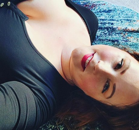 Ave Stone art actress photos