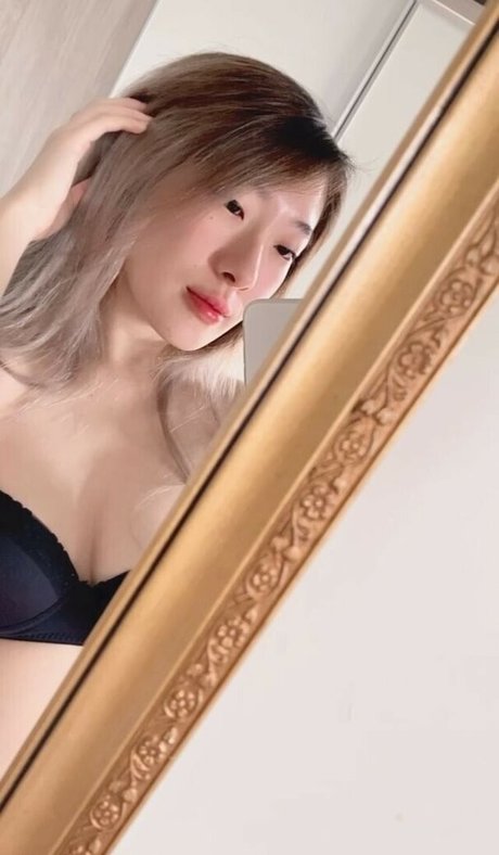 Yukimochi model beautiful photo