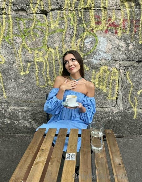 vika ua pornographic model archive