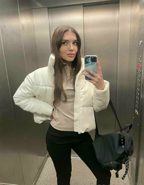 vika ua nude star pic