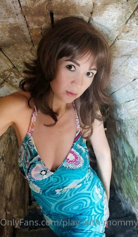 play with mommyy art actress img