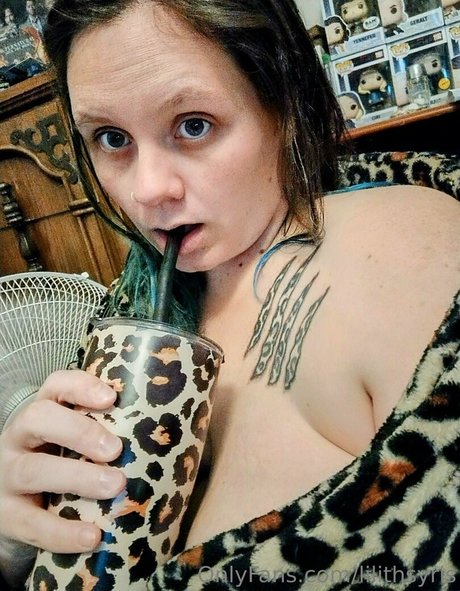 lilithsyris nude model img