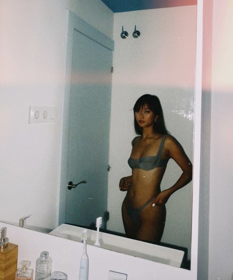 thuvnn erotic pornstar photos