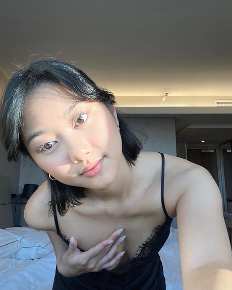 thuvnn xxx pornstar photos