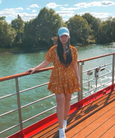 Yazzi pornstar pretty pic