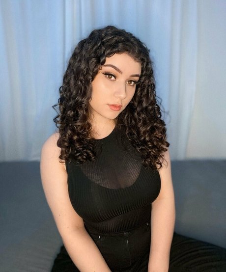 Yazzi xxx pornstar pic