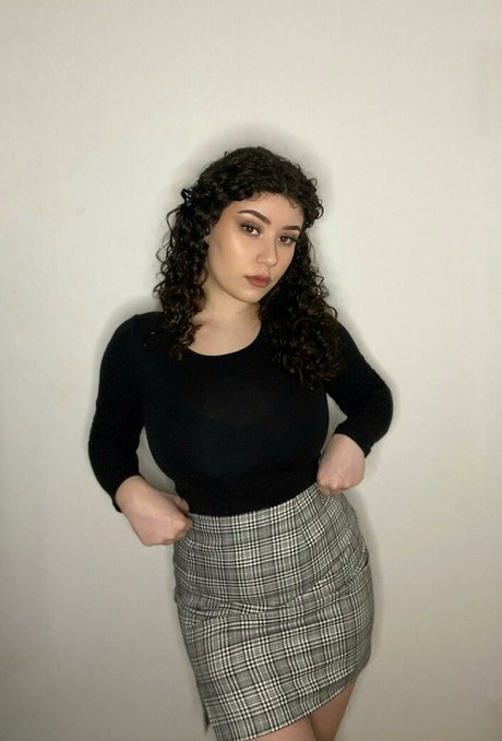 Yazzi hot model pics