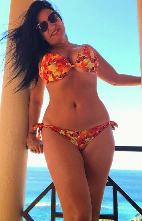 Angela Cavagna model erotic images