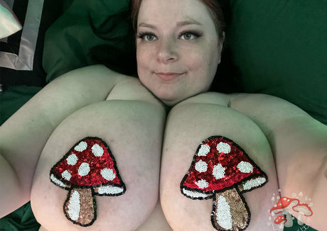 hoeecronicles star exclusive picture