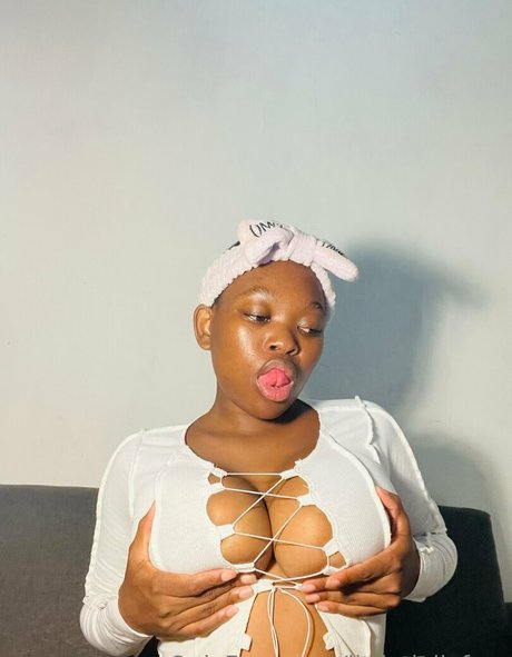 dollydoubled nude pornstar img