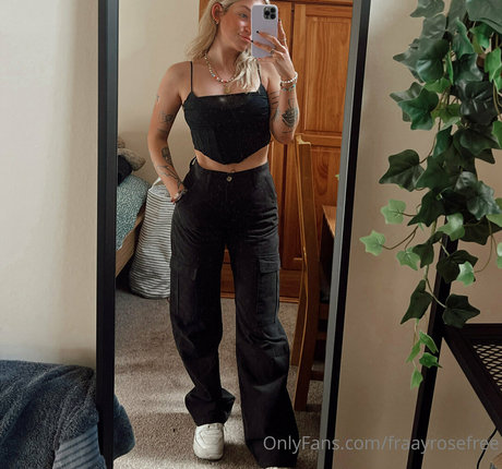 fraayrosefree naked model picture