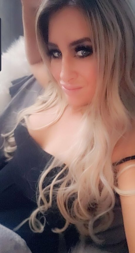 ashleygoldca model nudes pic