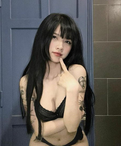 sorrylylyy erotic model photos