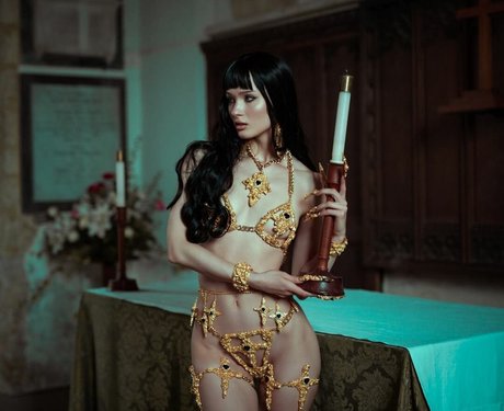 Saich0tic pretty model pic