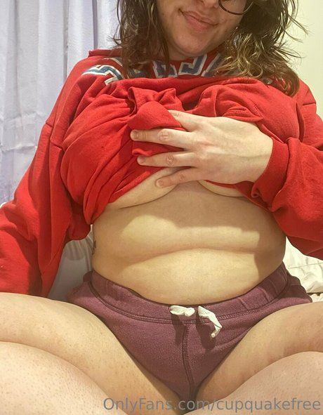 busty mom onlyfans hot sexy pic