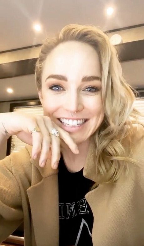 Caity Lotz erotic model picture