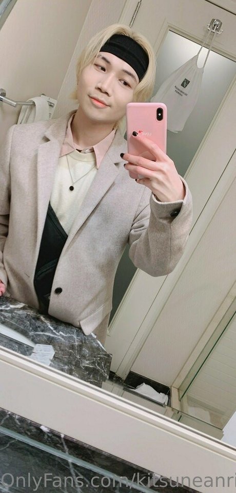 kitsuneanwi model nude pics