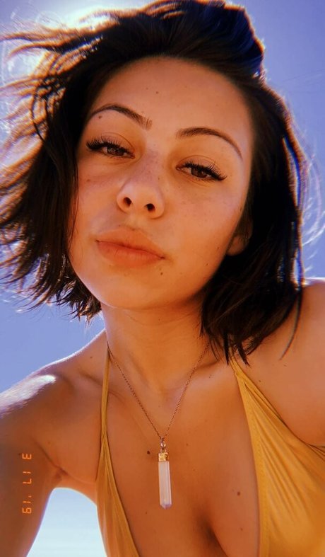 Glossyjocie model nice image