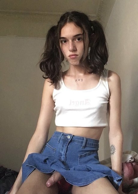 LittleTgirl model xxx images