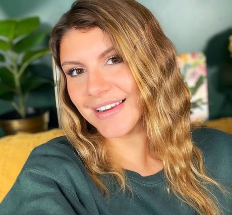 Ashley Elizabeth star pornographic pic