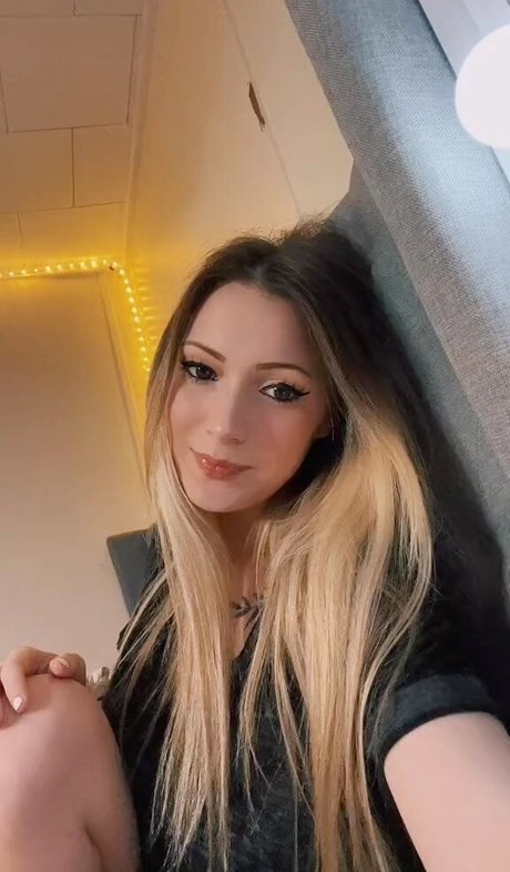 Little Momma pornstar sexy archive