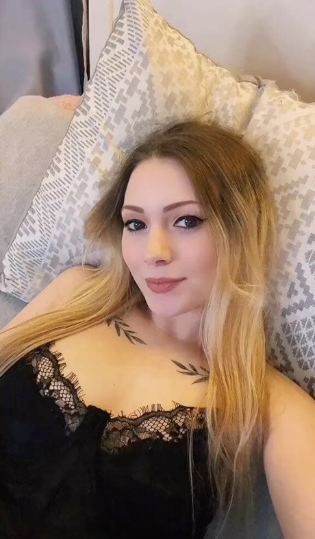 Little Momma adult model image