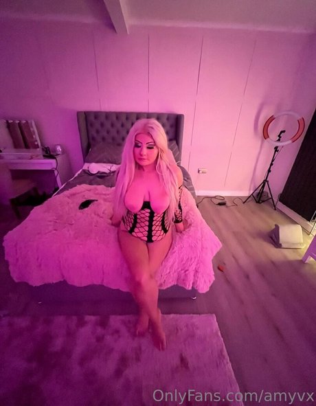 Amyvx star top gallery