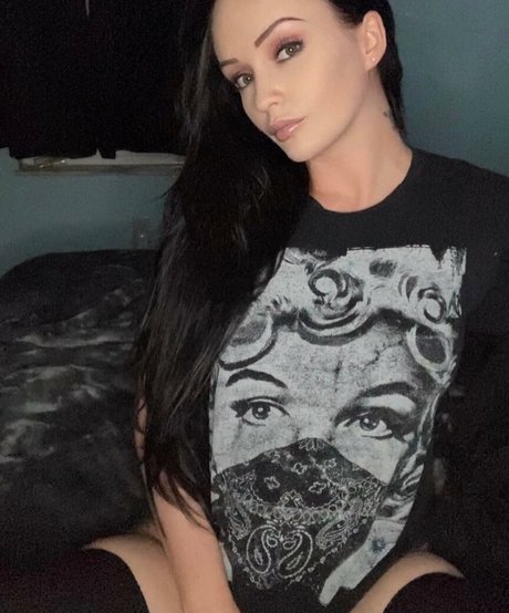 Mila Moore star art gallery