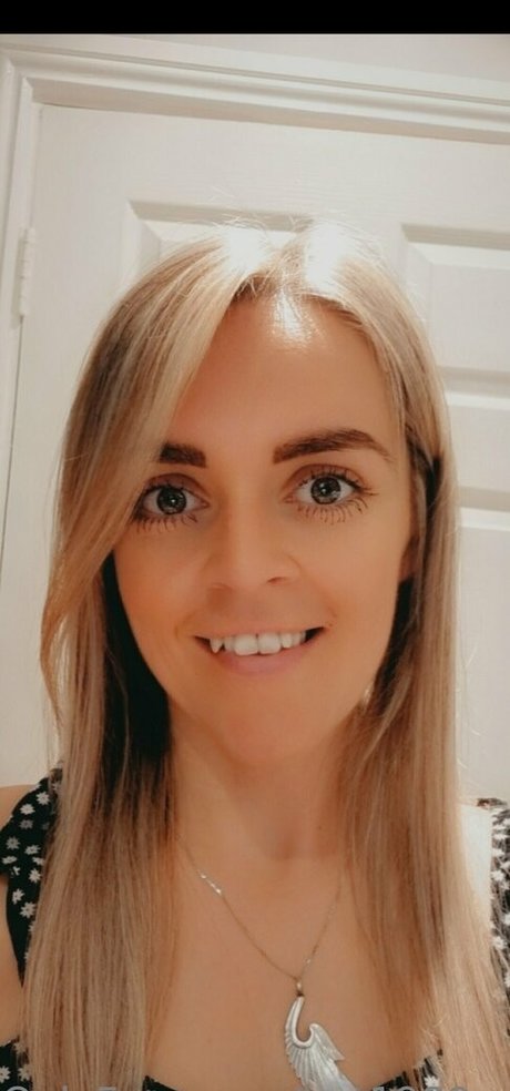 hot1989mom model naked img