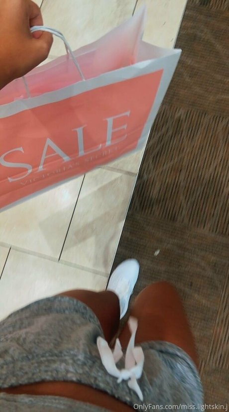 miss lightskin j model pretty picture