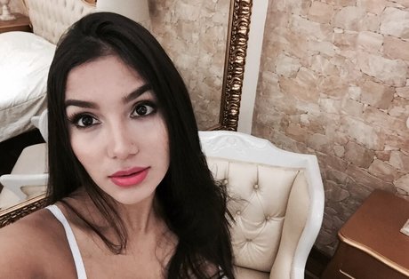 Abie Smith model erotic photo