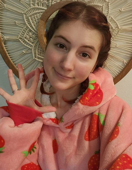 valvestia art actress pictures