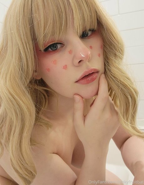 kindlyfruitbat sexy model galleries