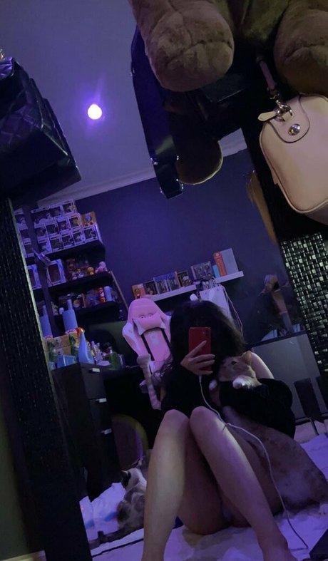 lilshitterpoopie pornstar picture