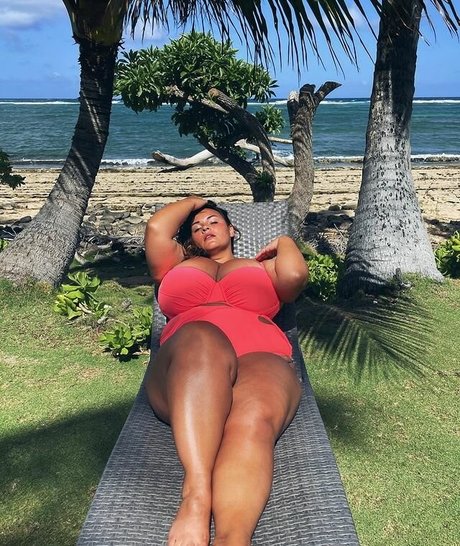 Nicole Denise Johansson hot model gallery