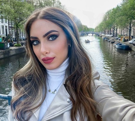 Ylenia Bevelacqua sexy pornstar galleries