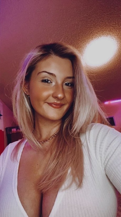 Tori C sexy star image