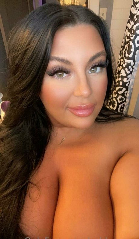 ashbovaxo naked model photo