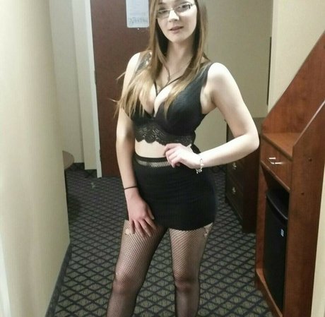 Leeanne Givens model exclusive pics