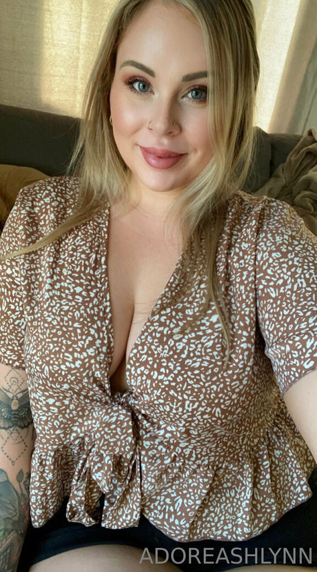adoreashlynn erotic model picture