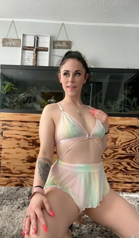 queenbitch1998 naked actress pictures