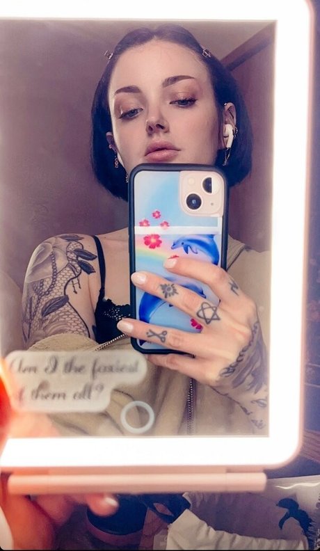 Heartpathetic model pretty photo