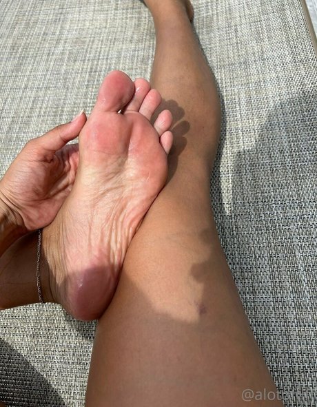 alotoftiff naked model photo