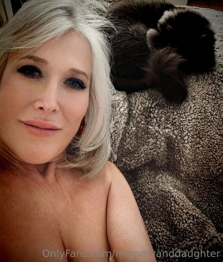 hannahandsuzie sexy actress galleries