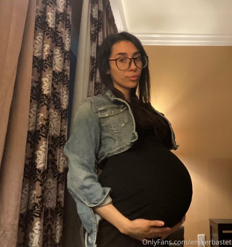 emberbastet top star photo