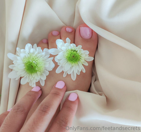 feetandsecrets top star image